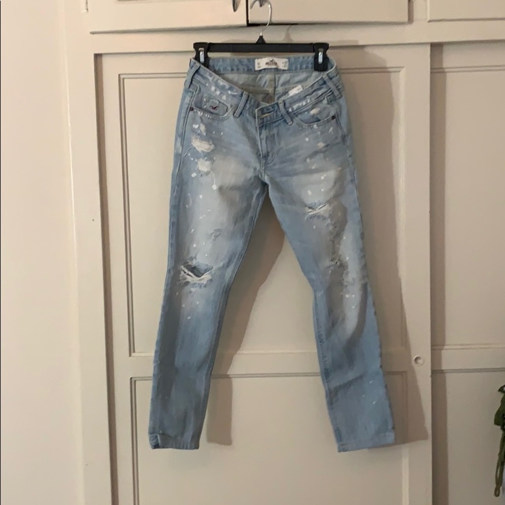 Distressed denim skinny jeans